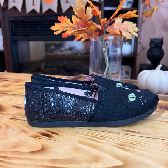 TOMS Classic Black Glow in the Dark Glitter Kitty Slip-ons - Picture 2 of 12